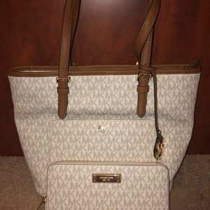 Michael Kors matching purse and wallet